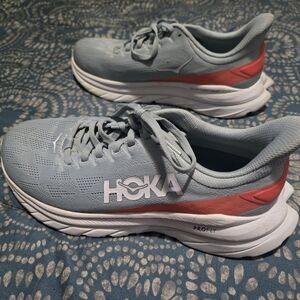 Hoka One 7.5B Mach 4 Light Gray and Coral Running Shoes, Lightweight